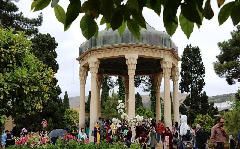 فال حافظ ۲۶ فروردین ماه ۱۴۰۳/ در عشق، خانقاه و خرابات فرق نیست