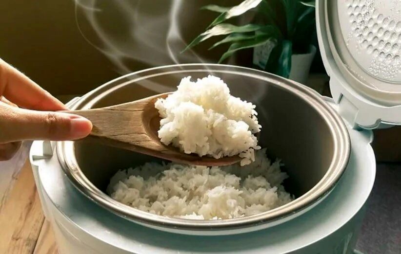 ۷ راه‌حل ساده برای نچسبیدن برنج به پلوپز