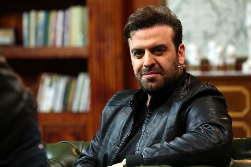 قاب صمیمی بهرنگ علوی با خواننده آن‌ورِ آبی در دبی