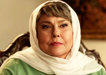 دورهمی مهرانه مهین ترابی و مرضیه برومند در باغ فردوس