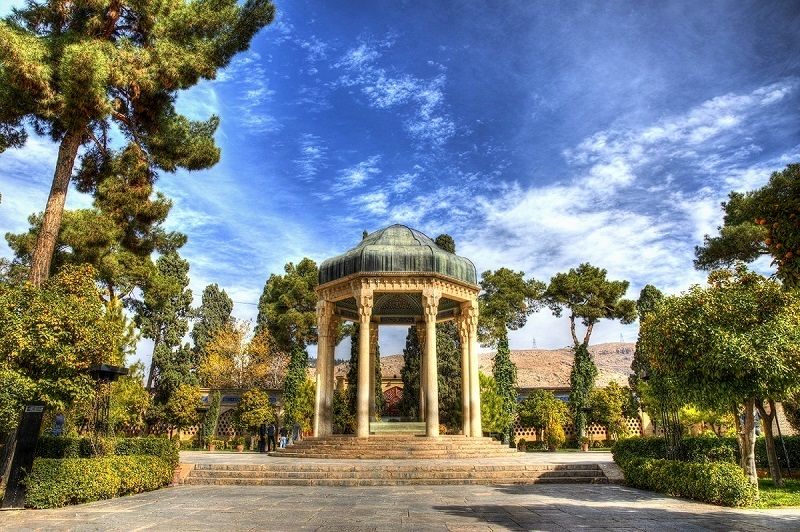 فال حافظ ۲۵ فروردین ماه ۱۴۰۴/ یاد باد آن صحبت شب‌ها که با نوشین لبان 