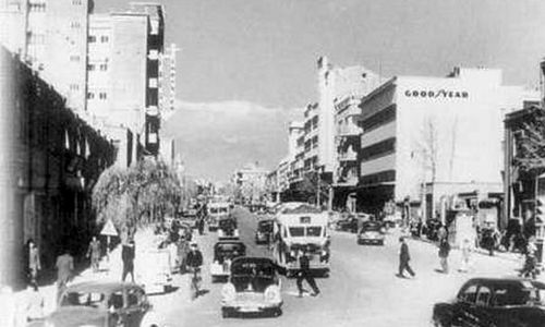 نمایی از خیابان سعدی تهران ۶۸ سال پیش/ عکس