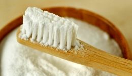 آیا مسواک زدن با جوش شیرین بی‌خطر است؟