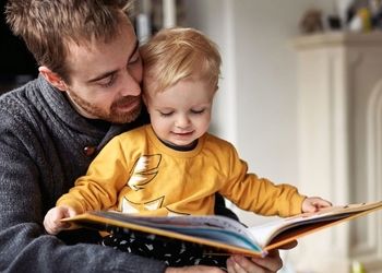 چگونه کودکم را عاشق کتاب کنم؟ 