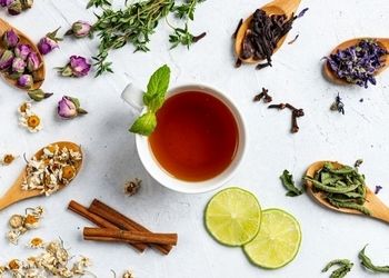 صبح، ظهر، شب چه دمنوشی بنوشیم؟ 